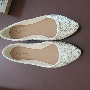 Zigi Soho Cream and Silver Sparkle Flats, Sz 8